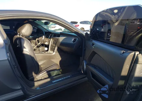 2013 Ford Mustang V6 Premium из США, поврежденный, VIN 1ZVBP8AM0D5216554